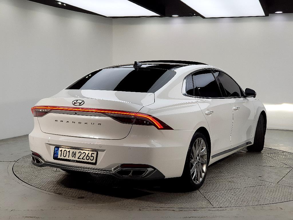 HYUNDAI Grandeur - Vista 4