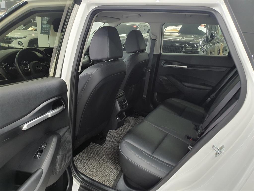 KIA Seltos - Vista 8