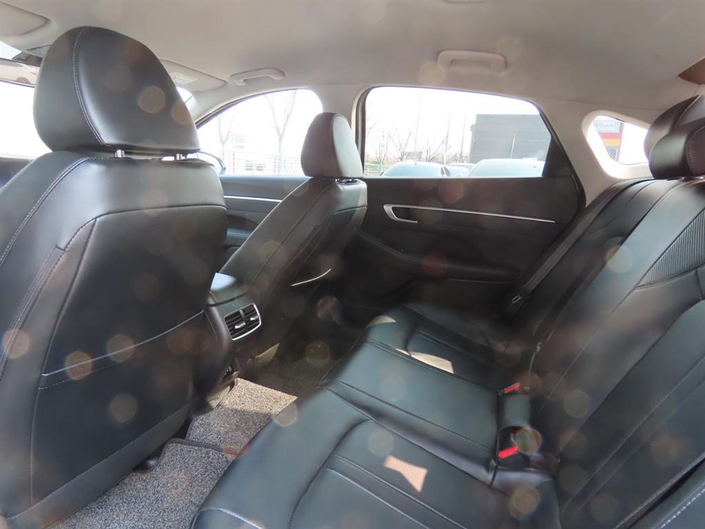 HYUNDAI Sonata - Vista 11