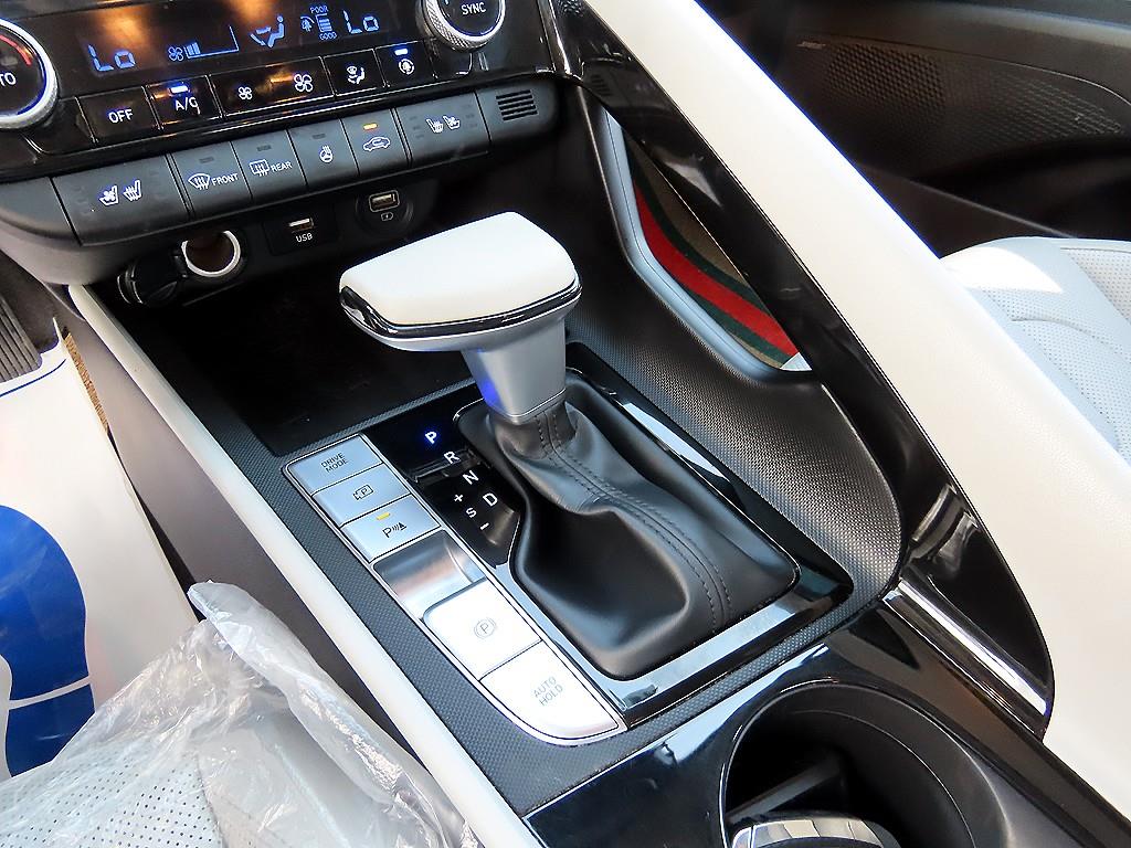 HYUNDAI Avante - Vista 10