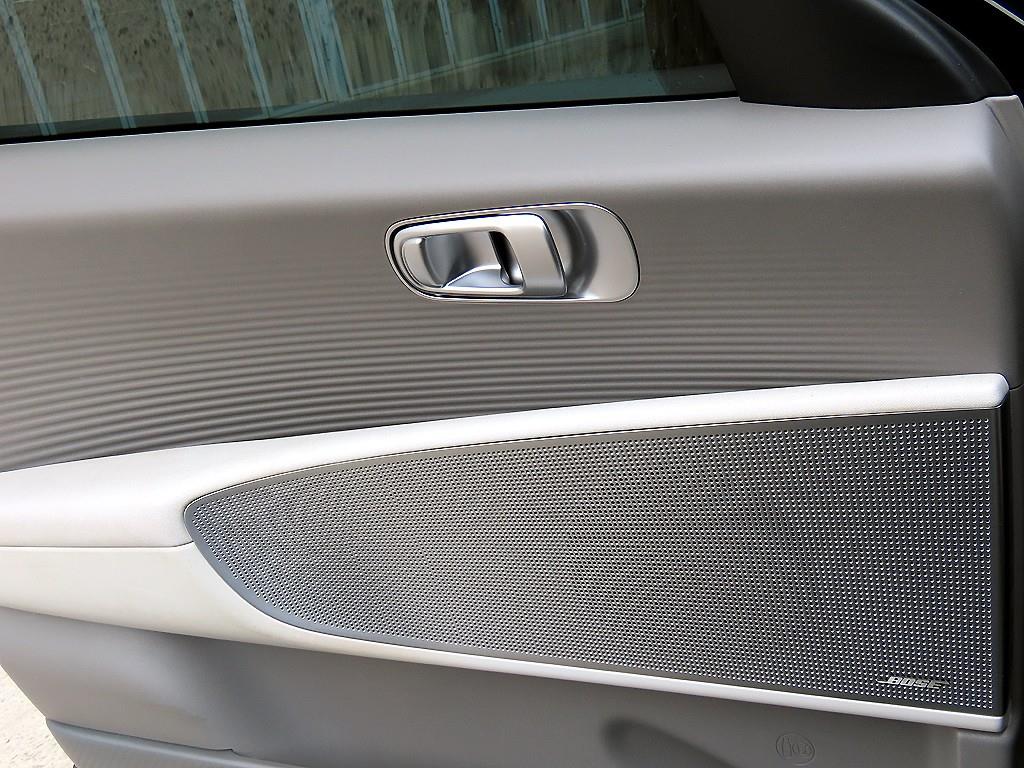 HYUNDAI Ioniq 6 - Vista 12