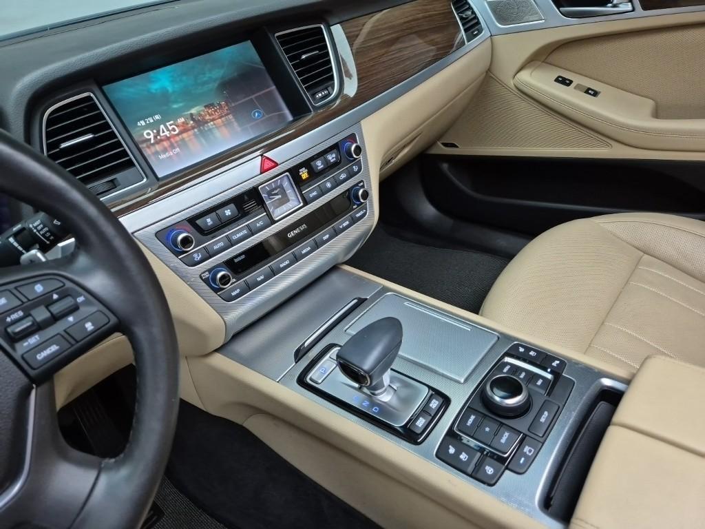 Genesis G80 - Vista 10