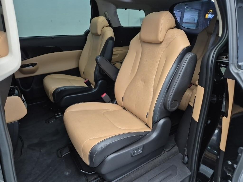 KIA Carnival - Vista 12