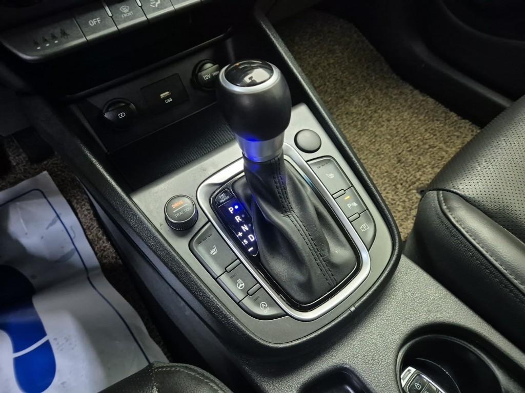 HYUNDAI Kona - Vista 8