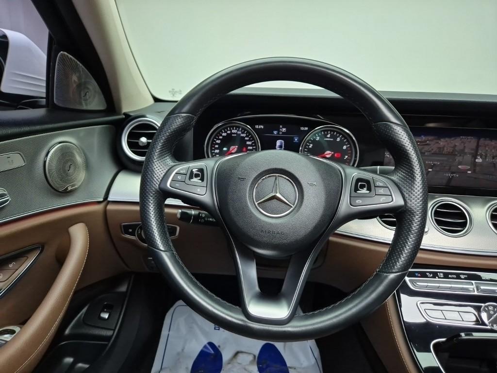 Mercedes Benz E class - Vista 6