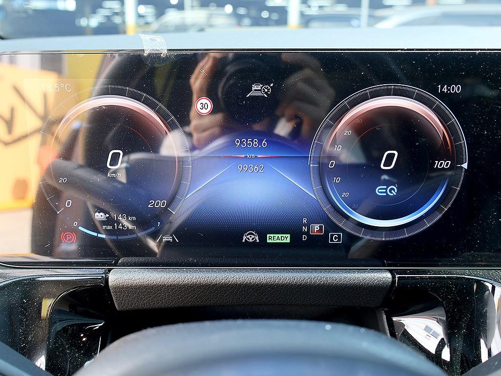 Mercedes Benz EQA - Vista 9