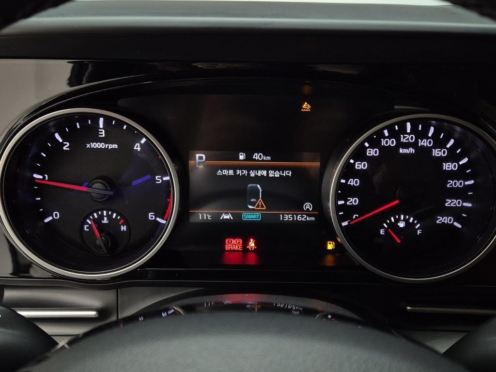 KIA Carnival - Vista 5