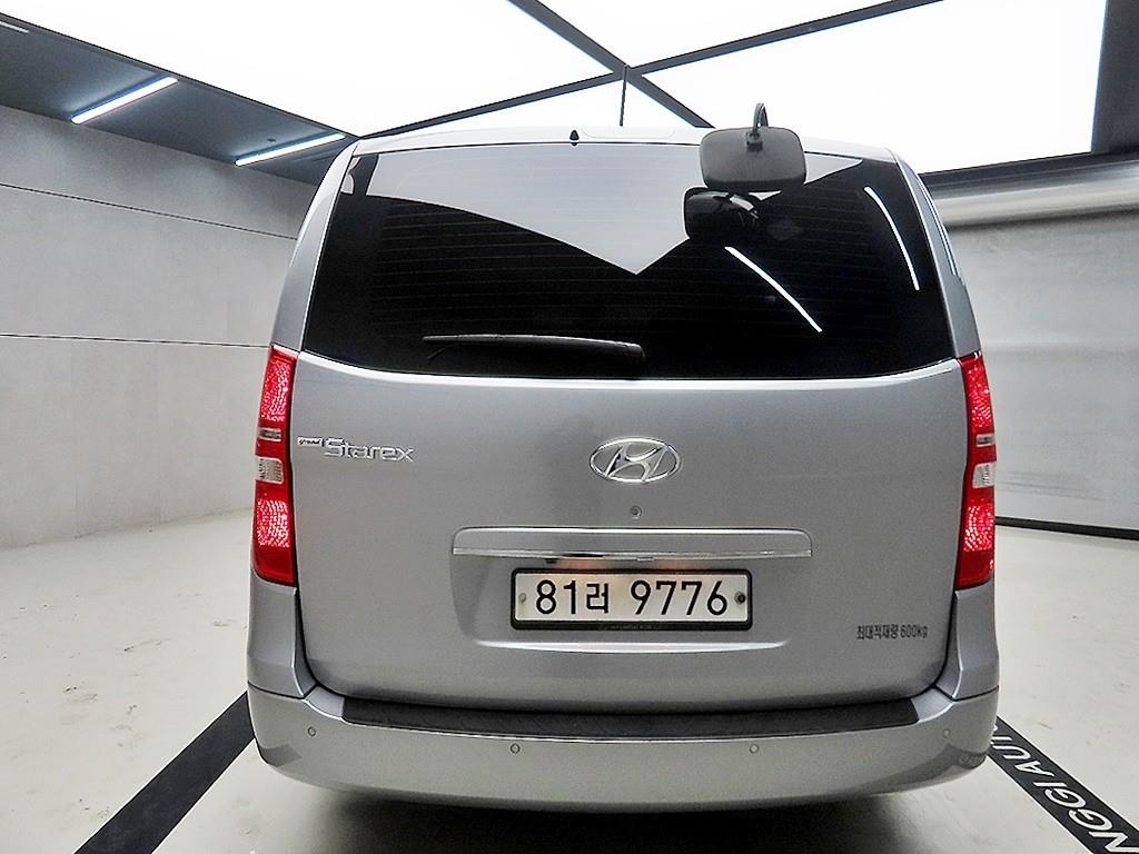 HYUNDAI Starex - Vista 3