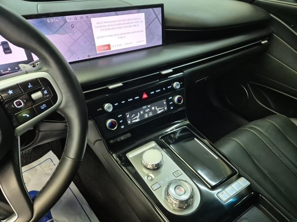 Genesis G80 - Vista 10