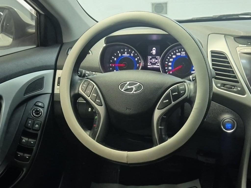 HYUNDAI Avante - Vista 9