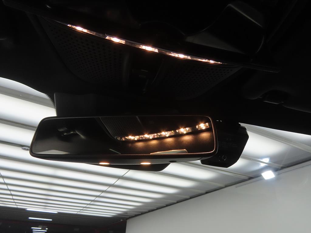 Mercedes Benz E class - Vista 12