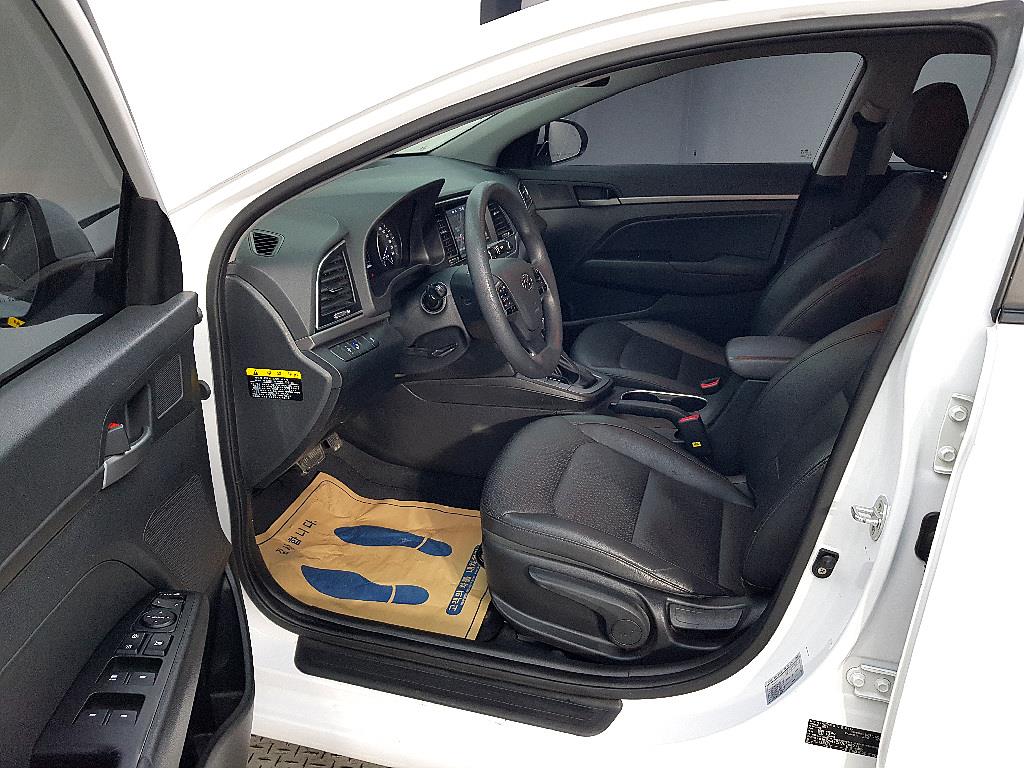 HYUNDAI Avante - Vista 8