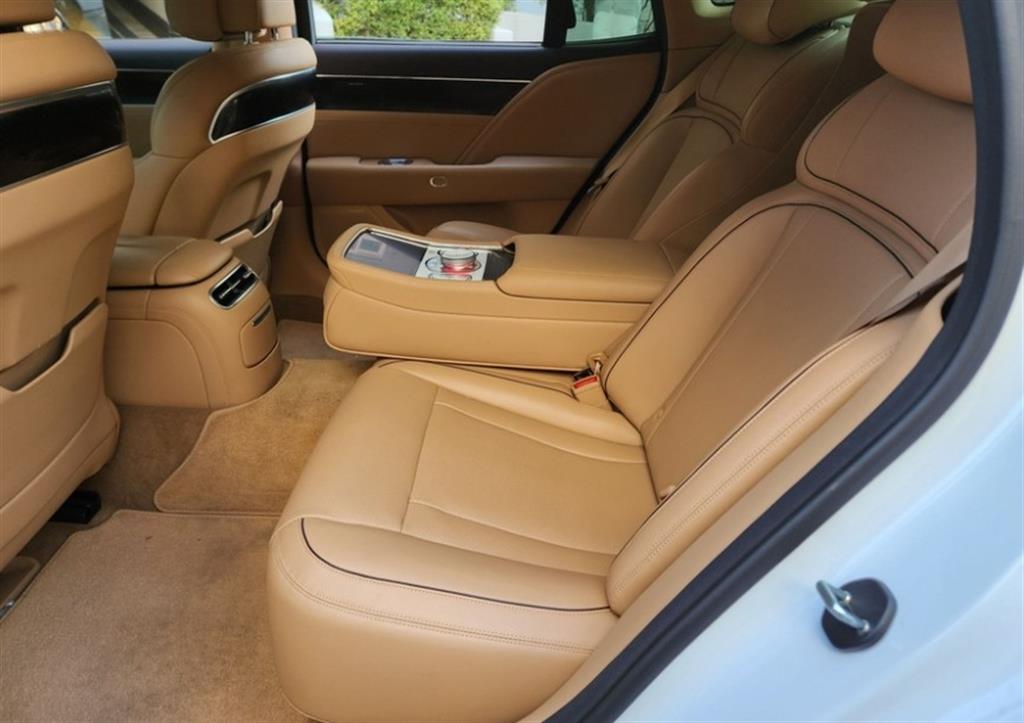 Genesis G90 - Vista 5