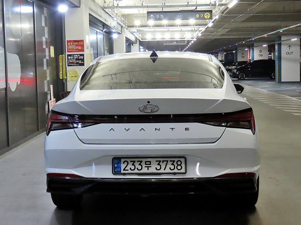 HYUNDAI Avante - Vista 5