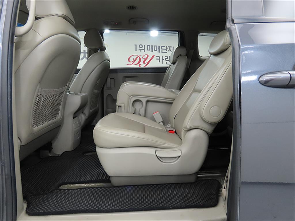 KIA Carnival - Vista 6
