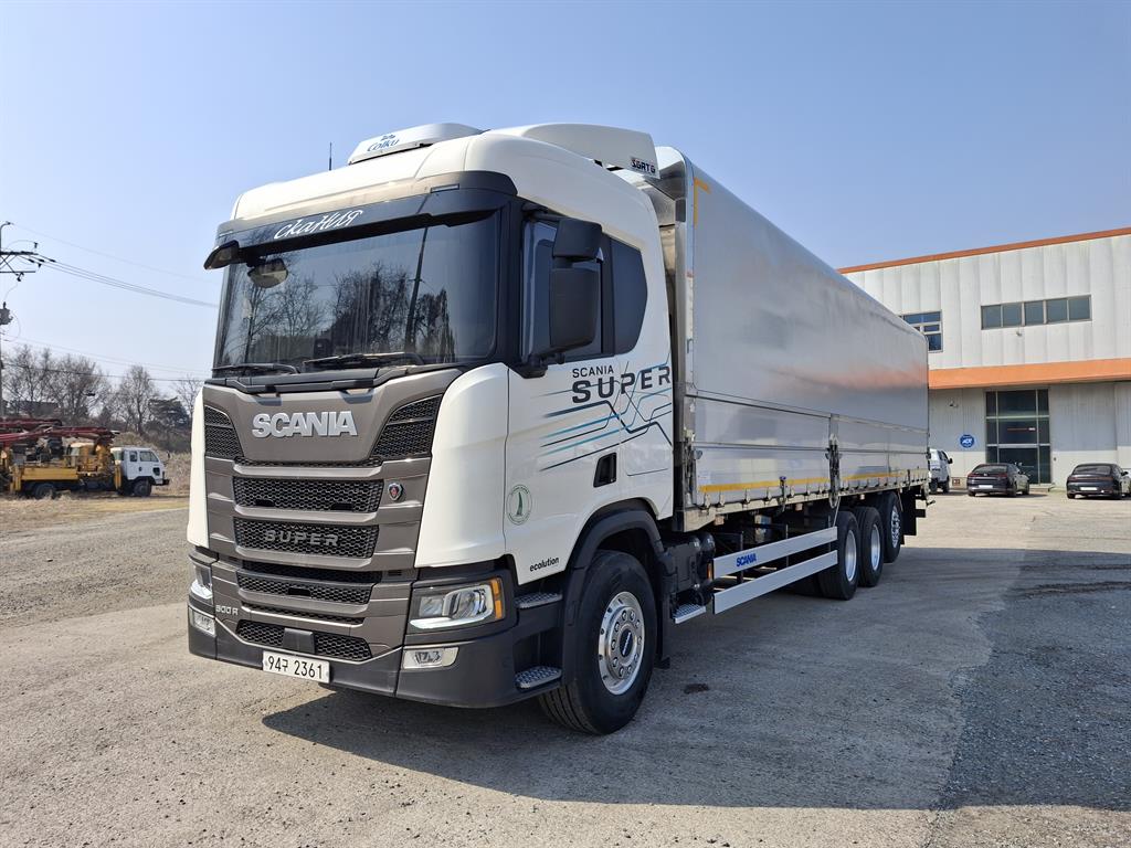 medium and large cargo truck - Vista 2