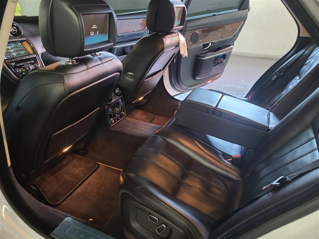 Jaguar XJ - Vista 12