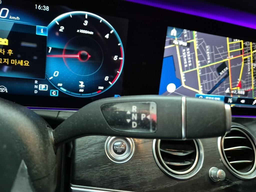 Mercedes Benz E class - Vista 8