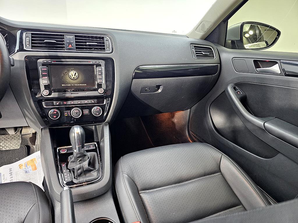 Volkswagen Jetta - Vista 10