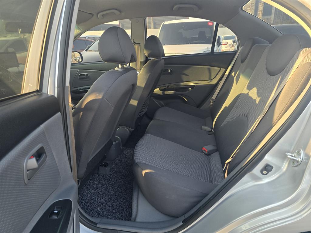 KIA Pride 2010 Plateado - Importación desde Corea - HF Imports Iquique - Foto 14