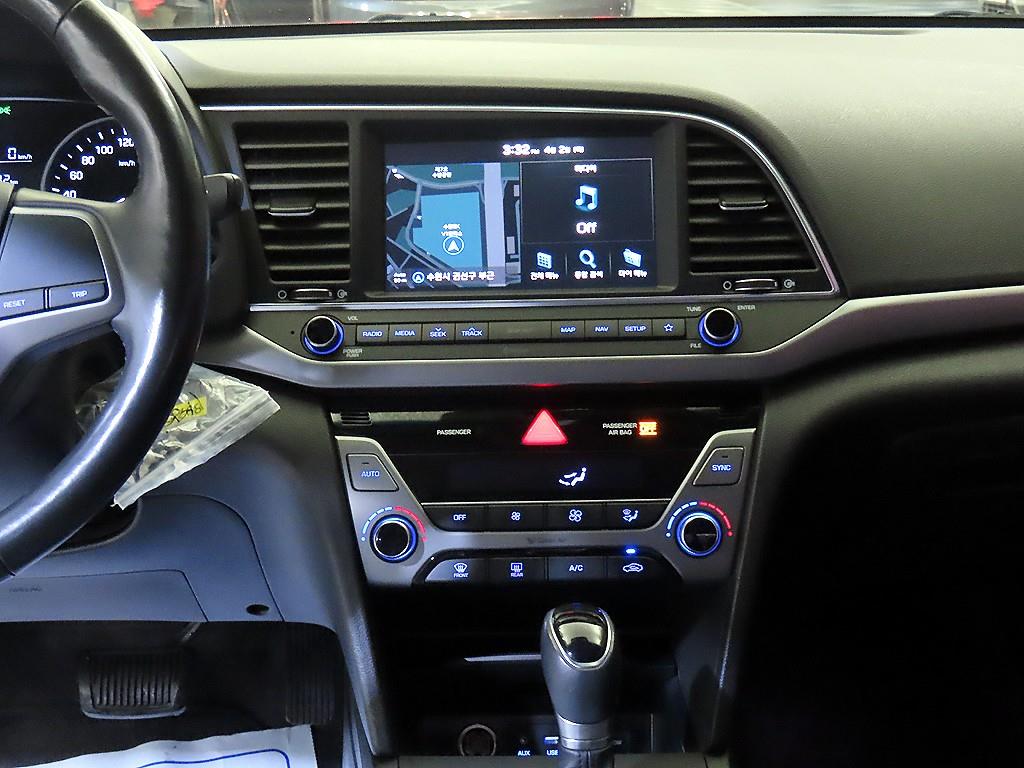 HYUNDAI Avante - Vista 11