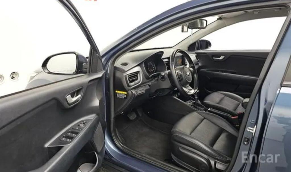 KIA Stonic - Vista 10