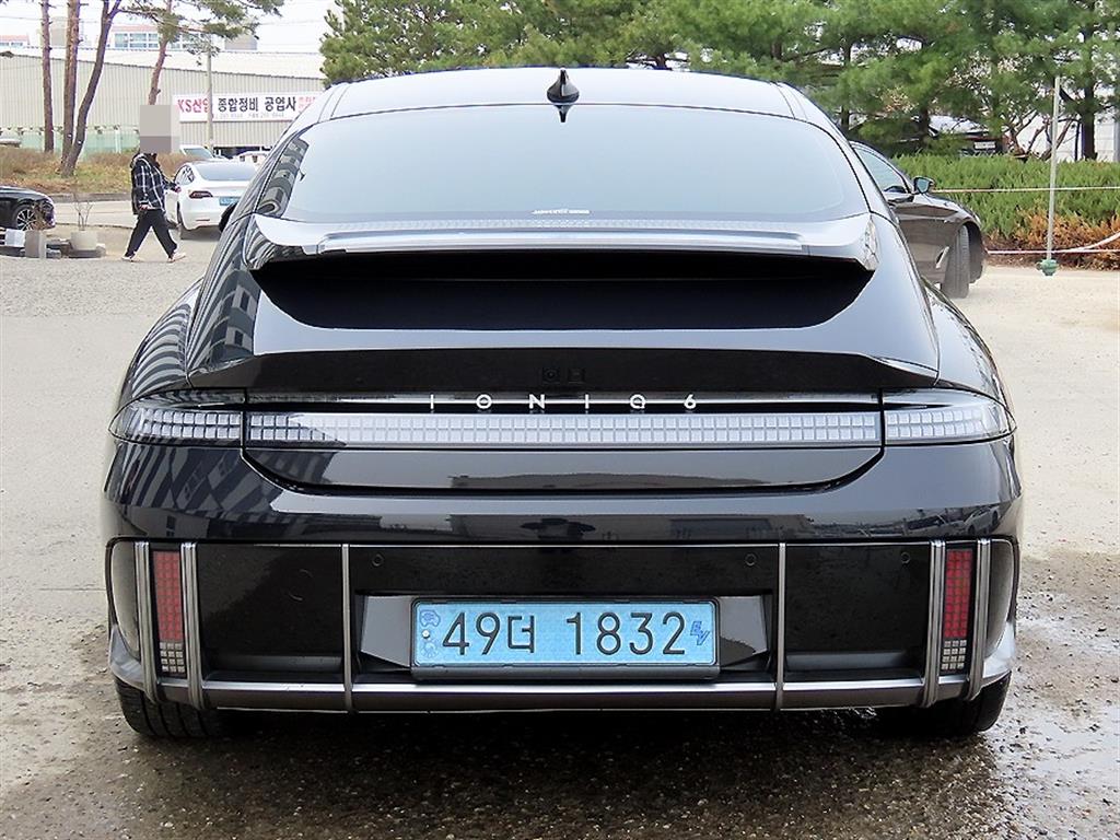 HYUNDAI Ioniq 6 - Vista 4