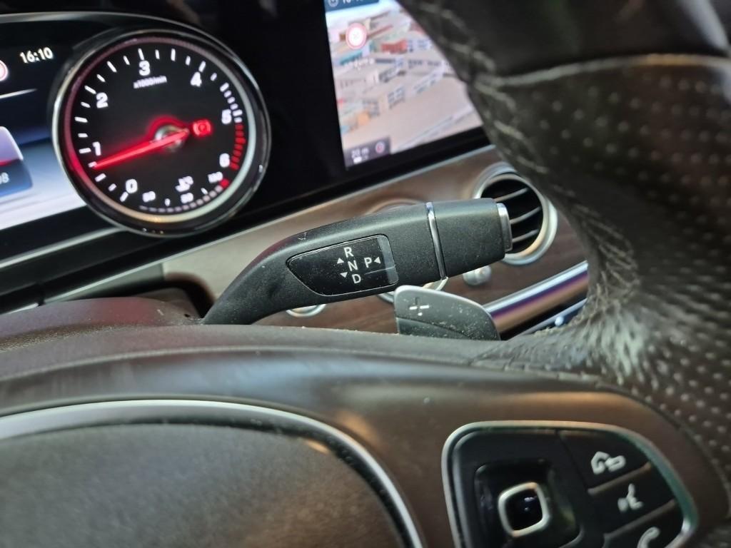 Mercedes Benz E class - Vista 8