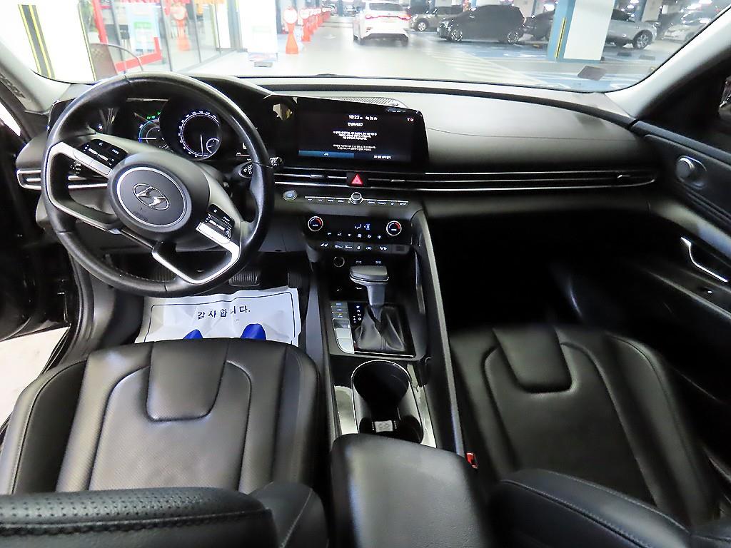 HYUNDAI Avante - Vista 10