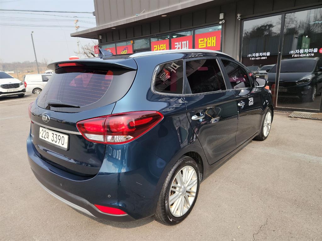 KIA Carens - Vista 6