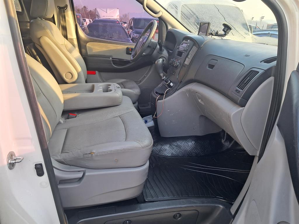 HYUNDAI Starex - Vista 9