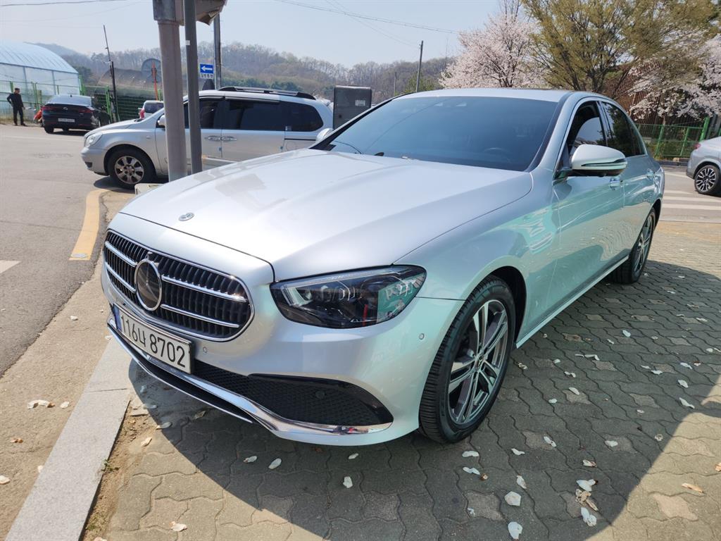Mercedes Benz E class 2022 Plateado - Importación desde Corea - HF Imports Iquique - Foto 1