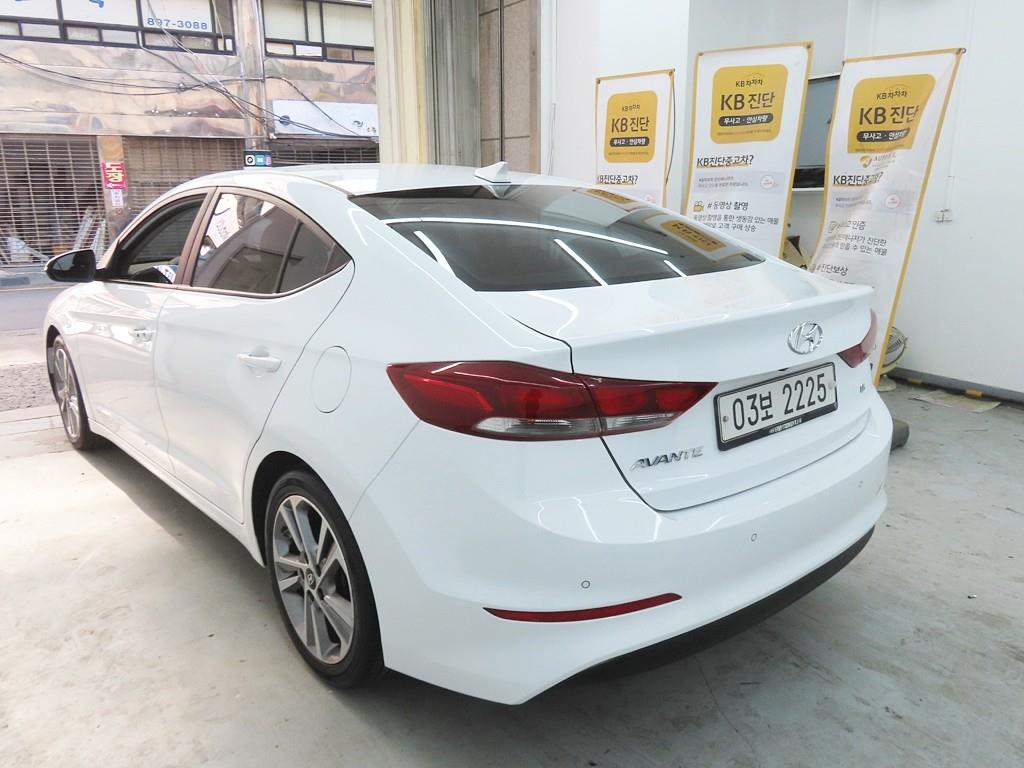 HYUNDAI Avante - Vista 4