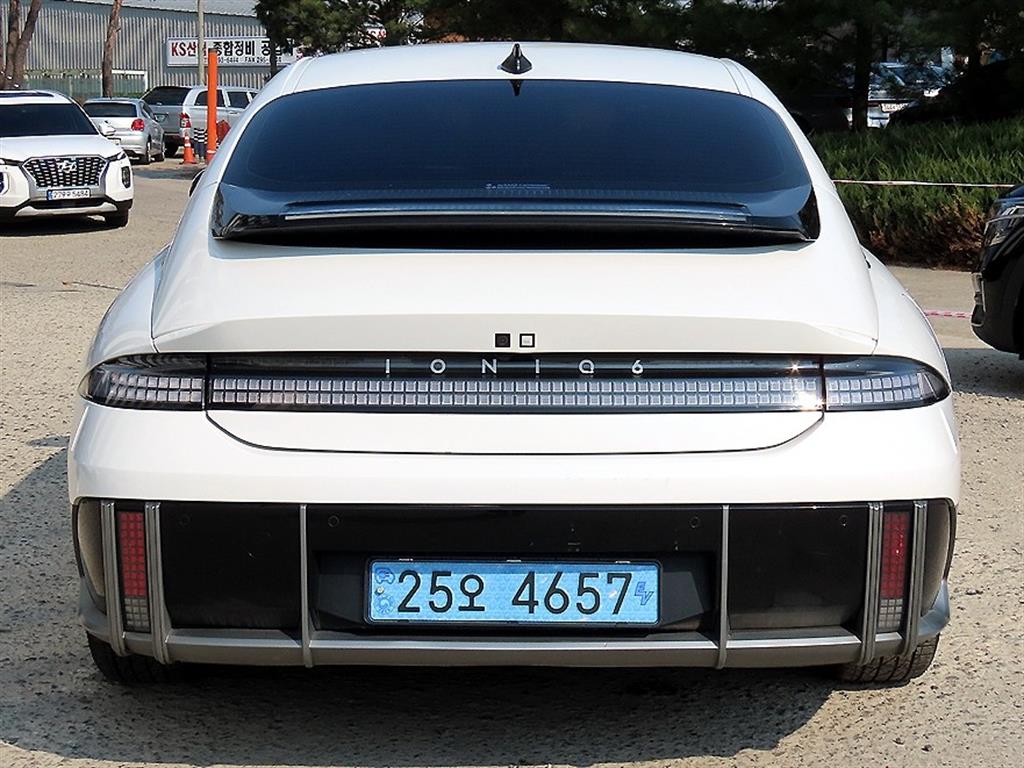 HYUNDAI Ioniq 6 - Vista 4