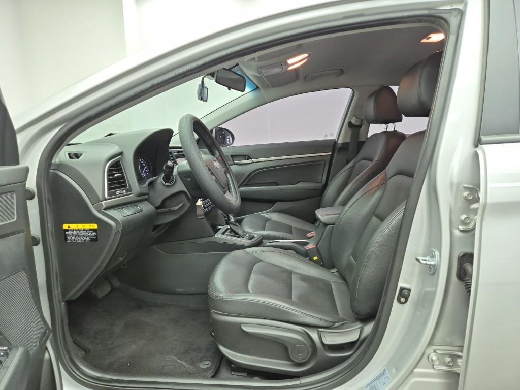 HYUNDAI Avante - Vista 11