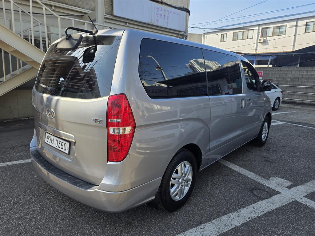 HYUNDAI Starex - Vista 4