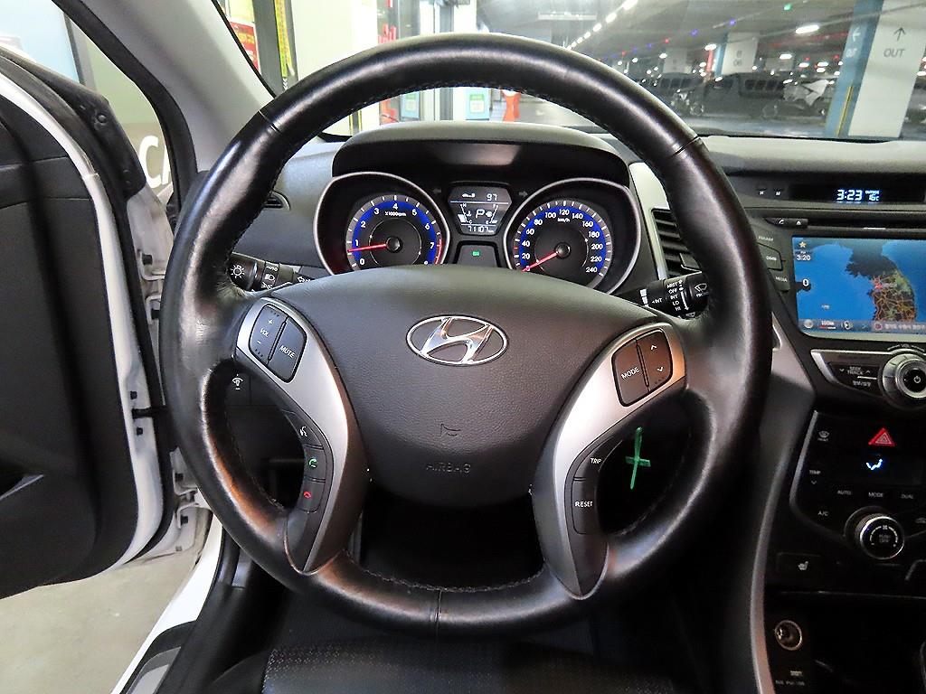 HYUNDAI Avante - Vista 8