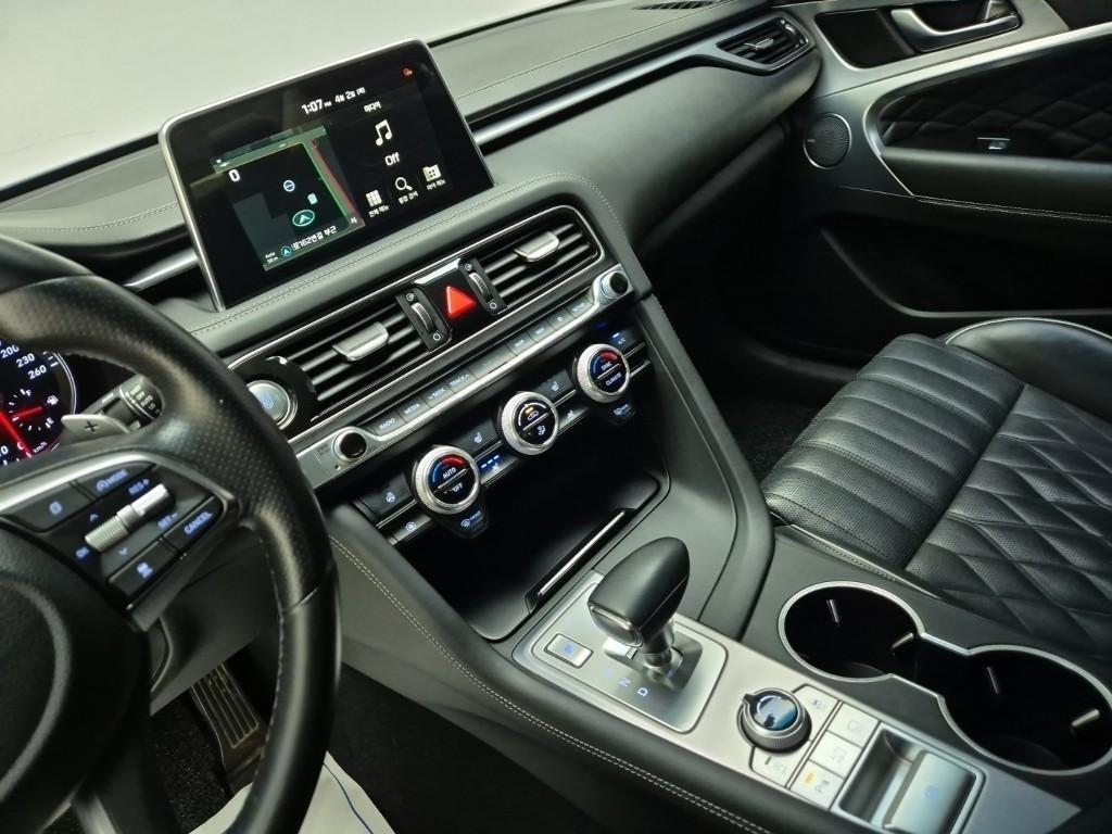 Genesis G70 - Vista 10