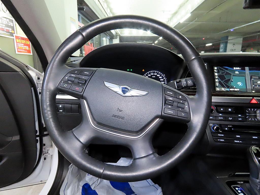 HYUNDAI Genesis - Vista 8