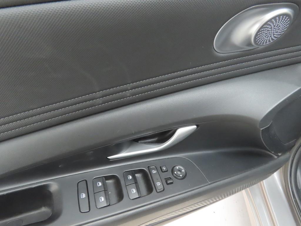 HYUNDAI Avante - Vista 9