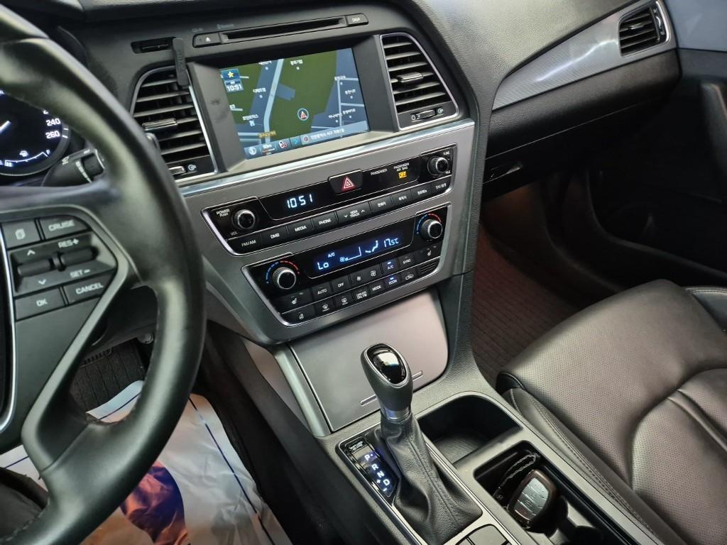 HYUNDAI Sonata - Vista 10