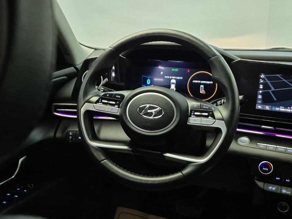 HYUNDAI Avante - Vista 9