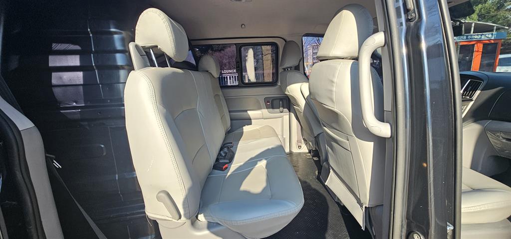 HYUNDAI Starex - Vista 12