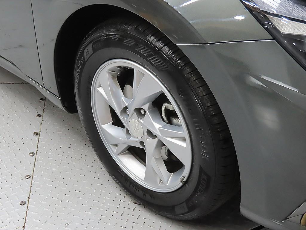 HYUNDAI Avante - Vista 9