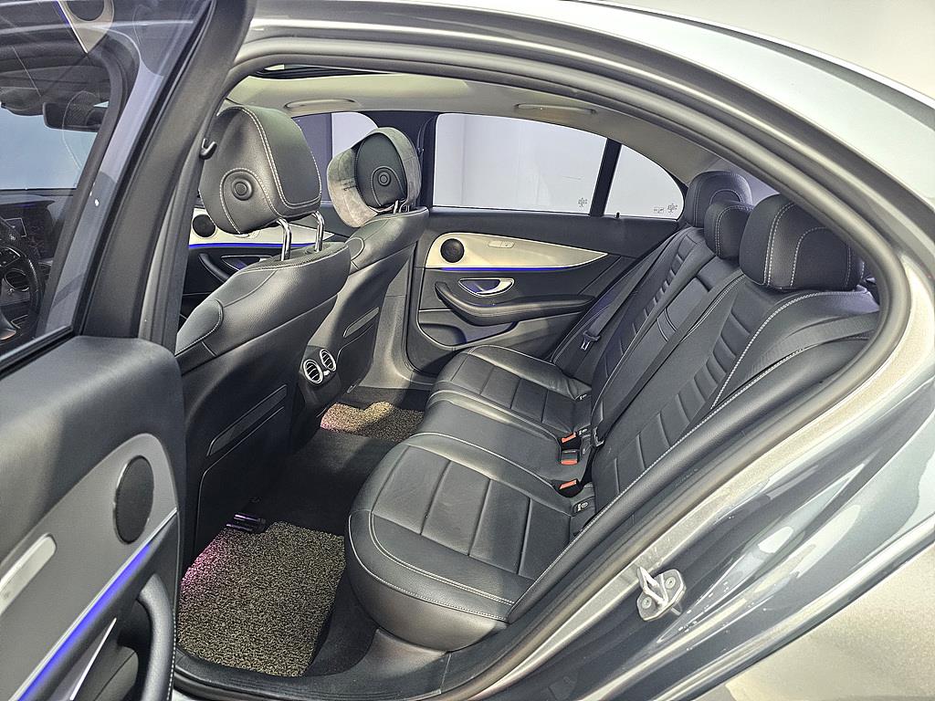 Mercedes Benz E class - Vista 9