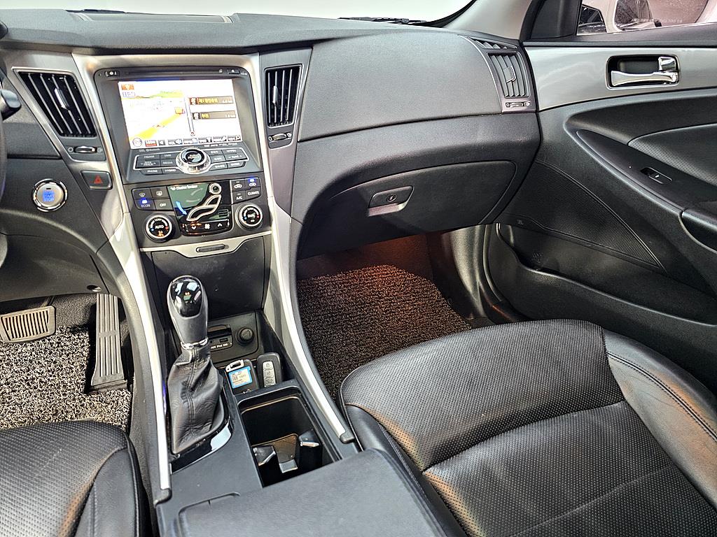 HYUNDAI Sonata - Vista 9