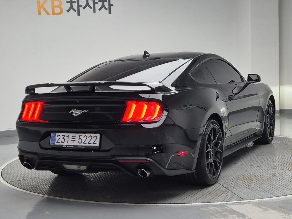 Ford Mustang - Vista 4