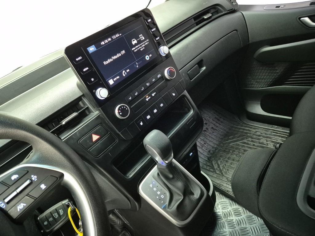 HYUNDAI Staria - Vista 10