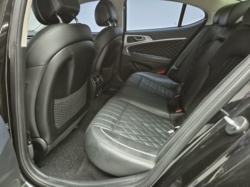 Genesis G70 - Vista 12