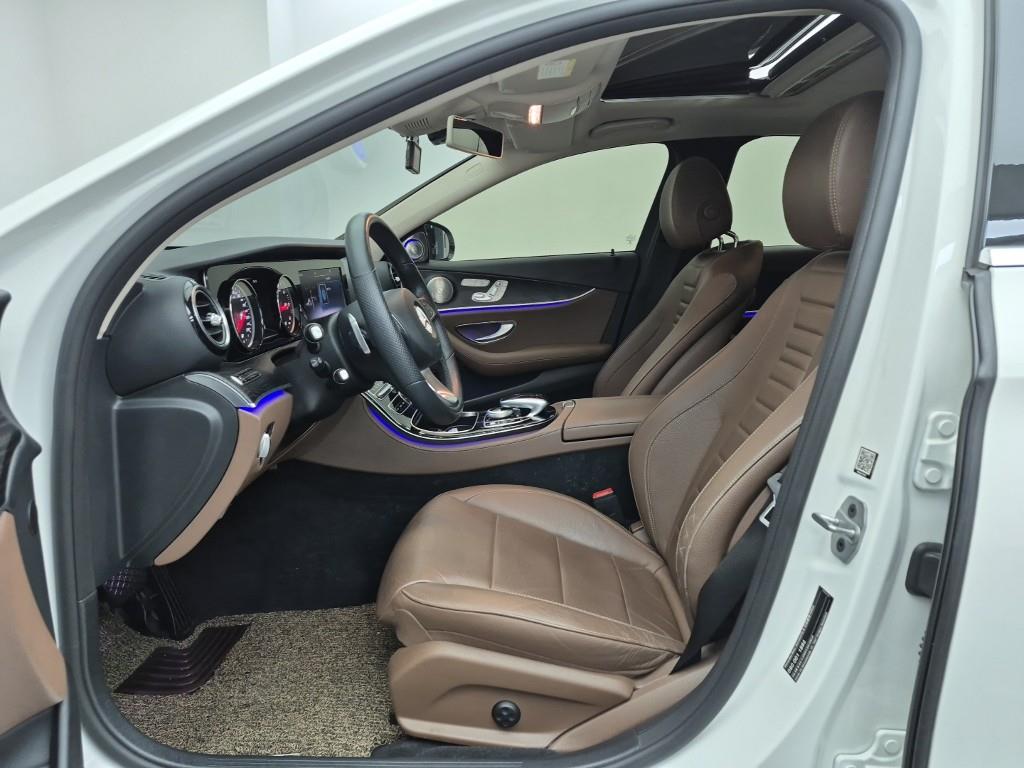 Mercedes Benz E class - Vista 11